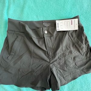 Athleta green Trekkie 4” shorts New with tag size 10.